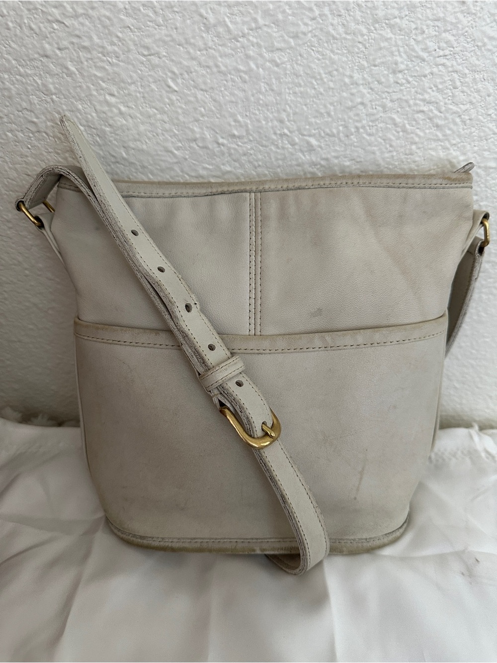 Vintage COACH Maggie Leather Bucket Bag in Rare Bone Ivory Crossbody 0137-039